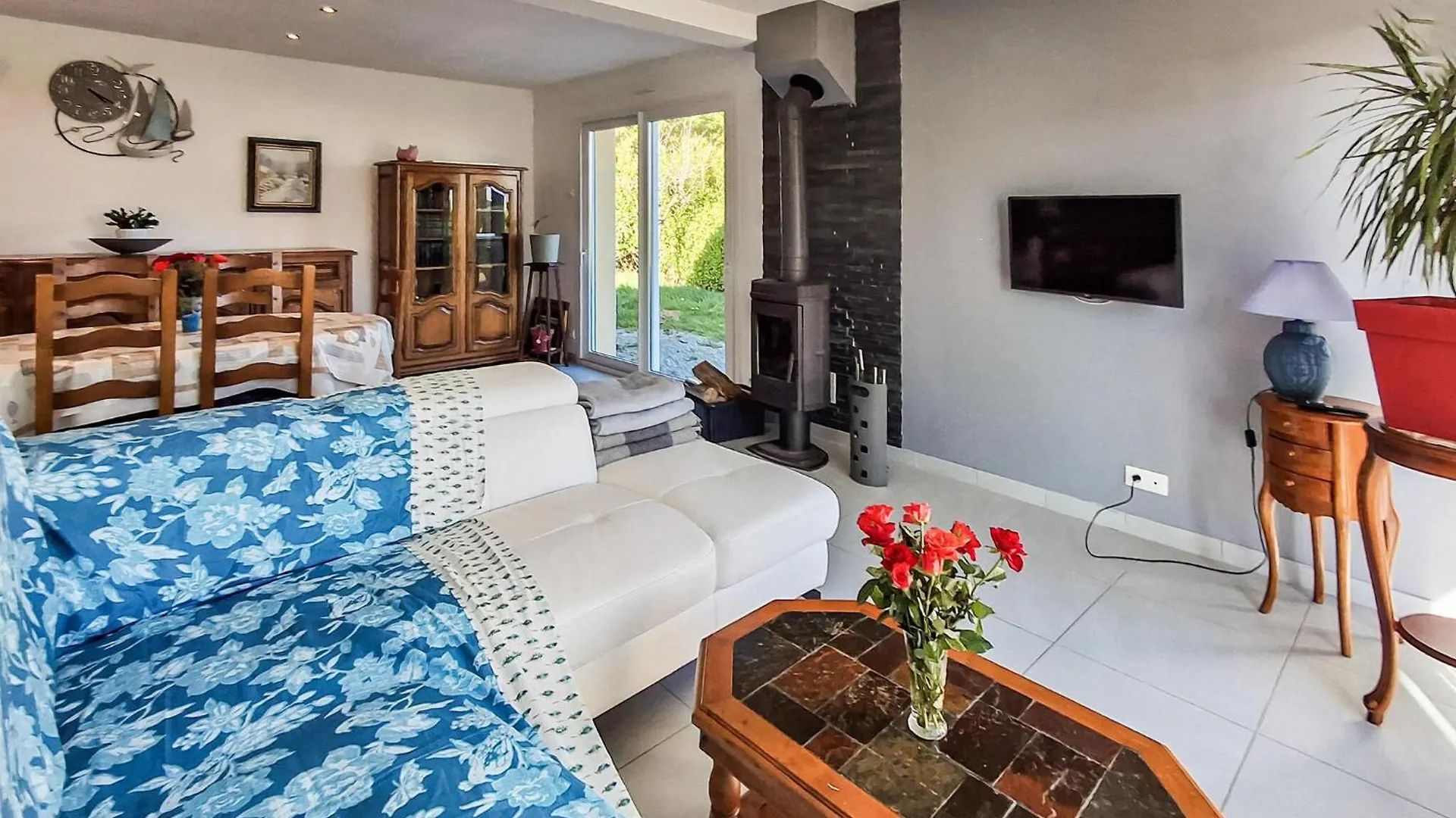 3 Bedroom Lovely Home In Saint-Pabu 0*,  Franciaország